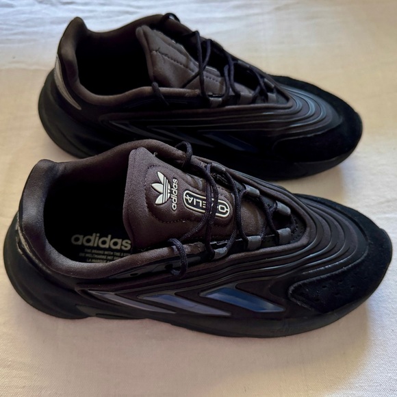 adidas Originals Men's Ozelia Sneaker | Size: 8 | Black - Picture 2 of 9